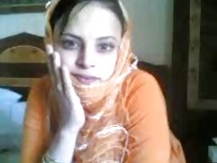 това момиче свали дрехите си