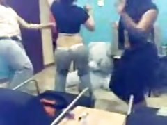 Горещи секретари, шибан в страната оргия