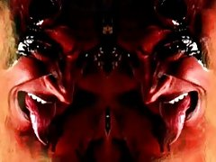 красива млада брюнетка участва в първия си някога оргия