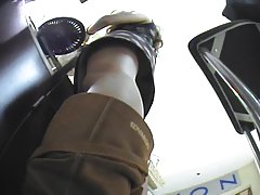 баба чука milf и млад момиче на дивана