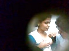 зрели лели и младо момиче, фистинг помежду си