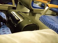 Красавеца брюнетка с хубави цици стане прецака и гадно хуй в гората