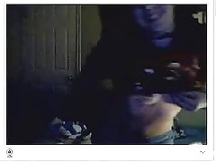 буци възрастни мама с големи цици мастурбира