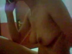 Elle Александра седи на Дани Маринова лицето