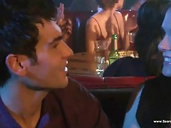 зашеметяващи руса бомба Райли Стийл съблазнява нея масажист