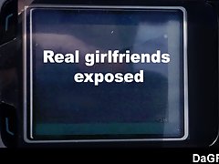 младите красотата на ивици и се разпространява краката си