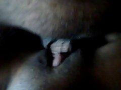 Лара Брукс лосиони и ви показва си космати путка