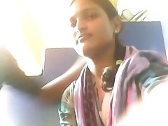 MILF незадоволителен zaltana показва на разстояние си deepthroat свирка умения