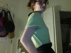 Палави Бейб се вписва огромен кран в нея невинни rosebud.