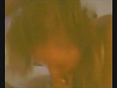 млад човек с две сочен milfs