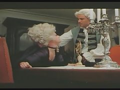 две британски milfs, ползващи петел