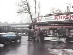 жена кучка се нуждае от голям черен петел (рогоносец)