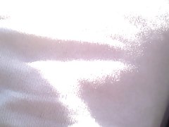 Майната младо момиче на спирката