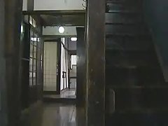 възрастни майка езда вибратор на си дивана