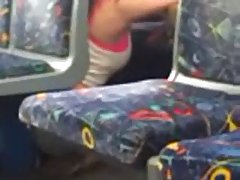 Палави блондинка ленти и мастурбира в леглото си