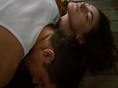 аматьорски брюнетка с огромни природни цици мастурбира на камера