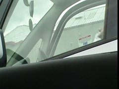 брюнетка наградата Роб с ГАГ топка получава си зърната и путка затяга